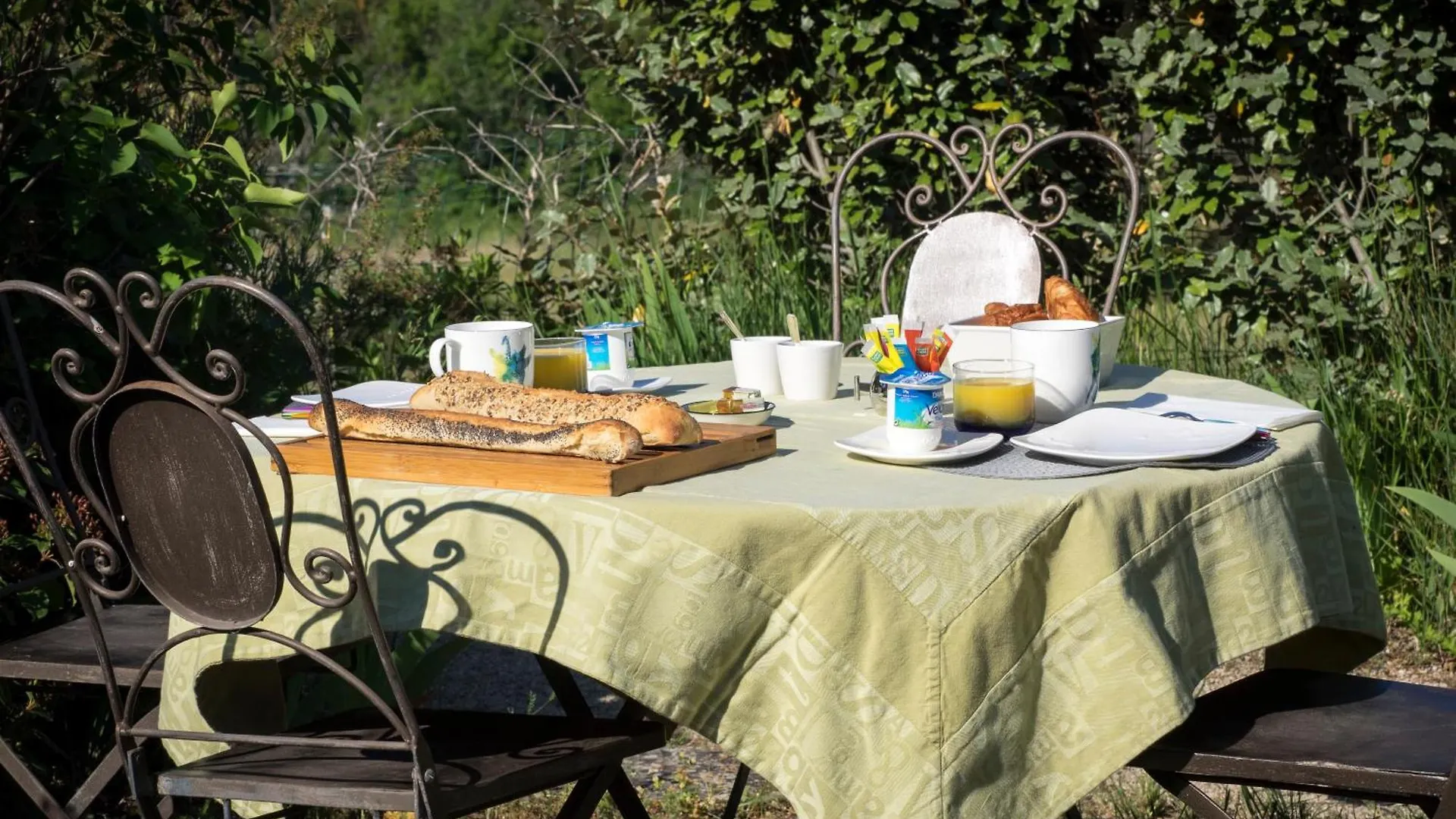 B&B Contemporain Le Jardin Vaison-la-Romaine 0*,  France
